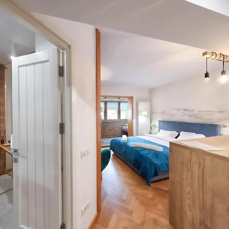 Apartment Tiny *